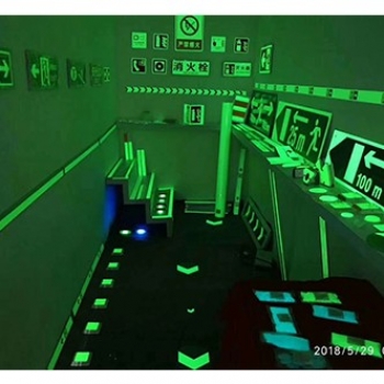 夜光发光路标